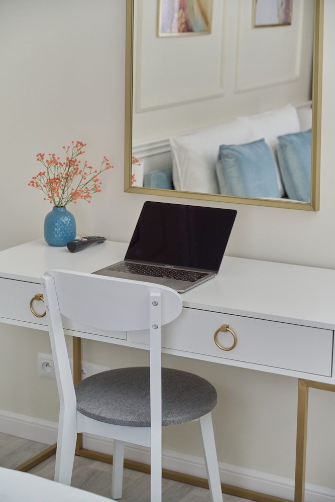 Floral Apartment Nyska by Renters