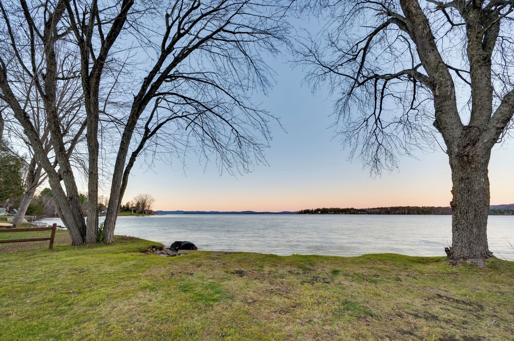 Lakeside Couple's Escape w/ Dock in Newport!