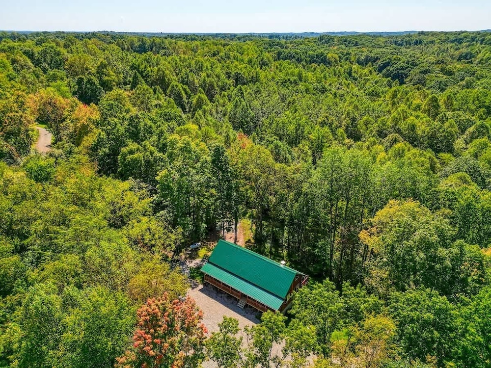 Seven Pines Cabin - Secluded in Hocking Hills