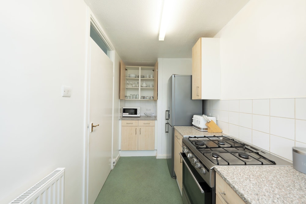 1bedlondonapt-freeparking-fastwifi-sofabed