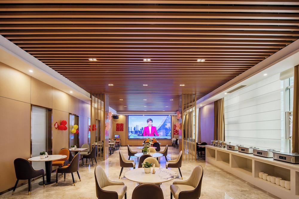 Wanzai Yijia La Maison Hotel