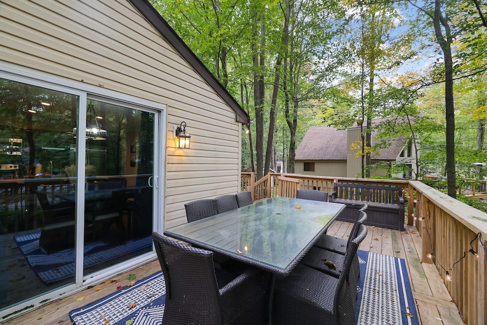 Moshannon Tree-lined Pocono Retreat w Hot Tub Firepit Pool Table