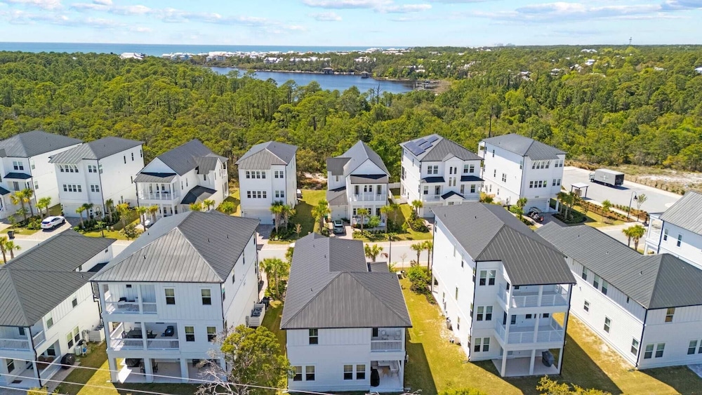 Family-friendly Coastal Escape Grill, Decks & More!