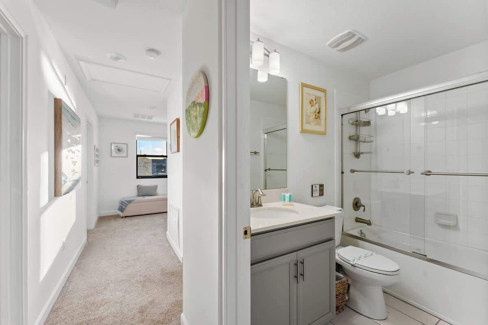 Luxury Decor 6BR at Storey Lake Sleeps 16