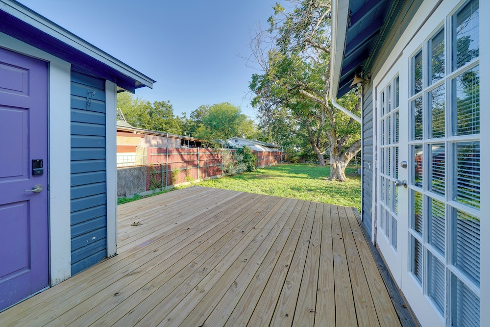 4 Mi to Downtown! Cozy Bungalow in San Antonio