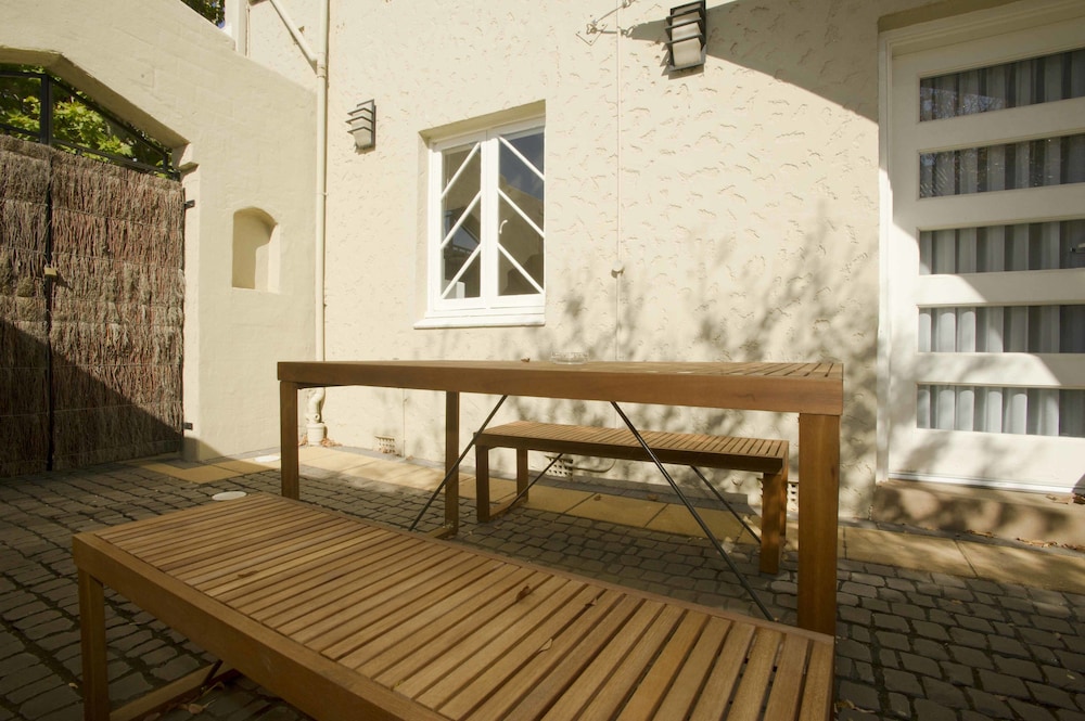 Globe Apartments