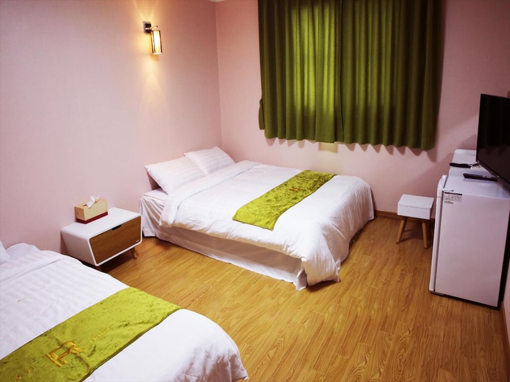 Jeju R Hotel & Guest House - Hostel
