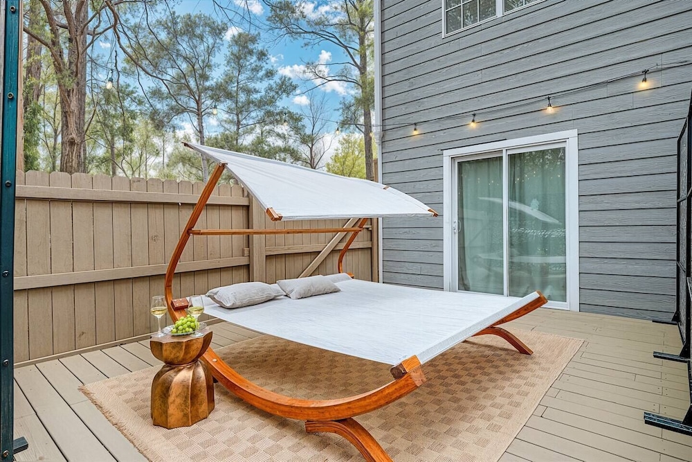 ATL Patio Paradise Pool Hottub Theater Gmrm B-ball