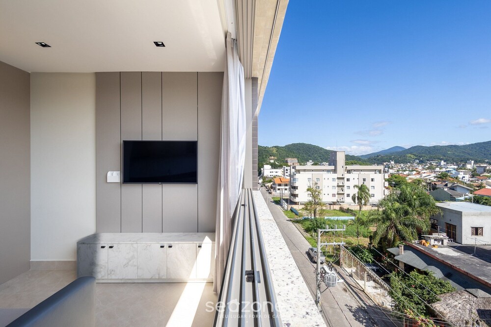 Your Exclusive Stay With Pool and Jacuzzi Just 500 Meters From the Beach - ELF