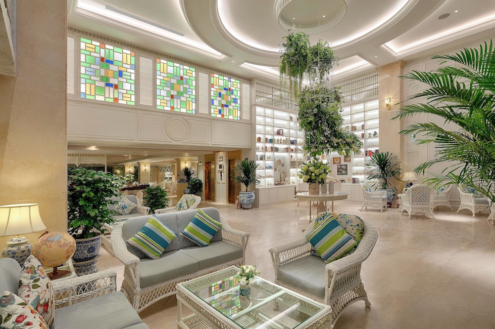 Au Lac Charner Hotel 65