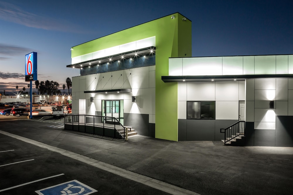 Motel 6 Canoga Park, CA - Property Image 5