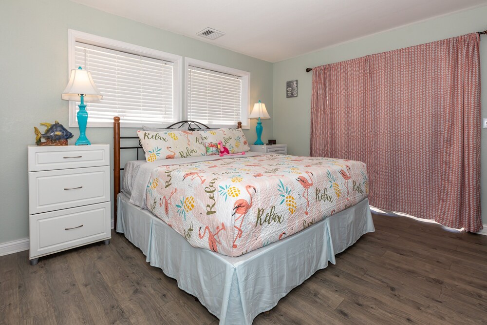 Pet-friendly Condo at Mm-19 w/ Boat Slip & Lake Views