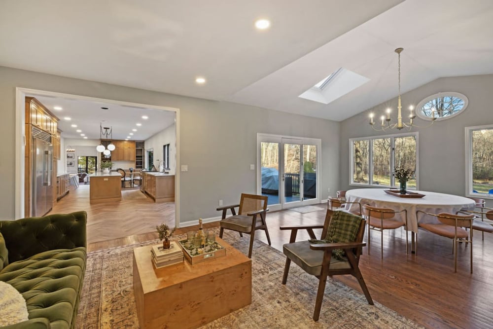 Peaceful Mini Mansion Sleeps 18