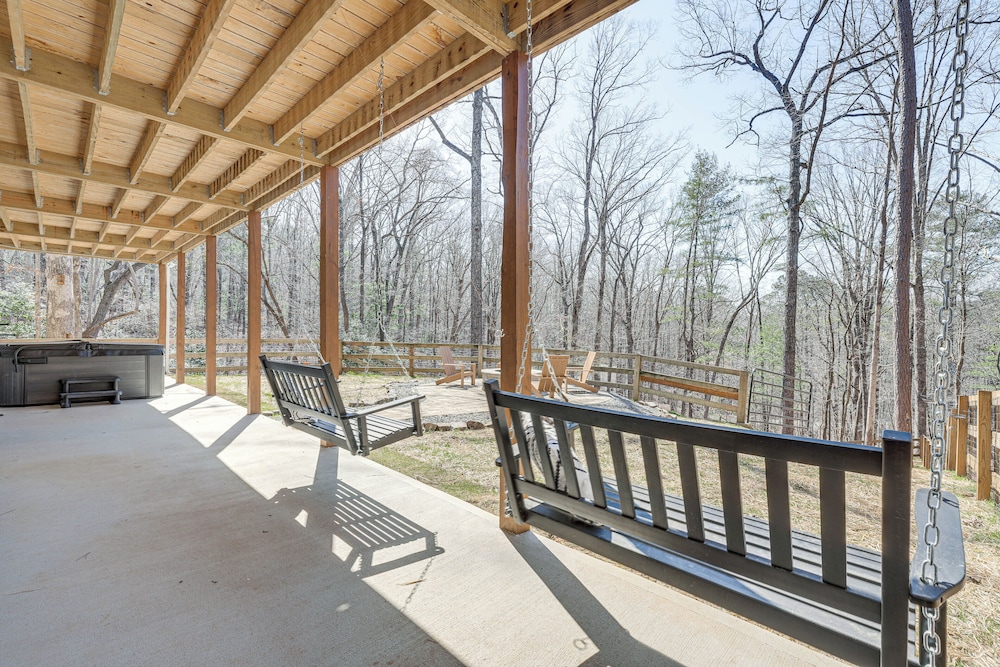 Ellijay Home 4 Mi to Dtwn: Hot Tub & Resort Perks!