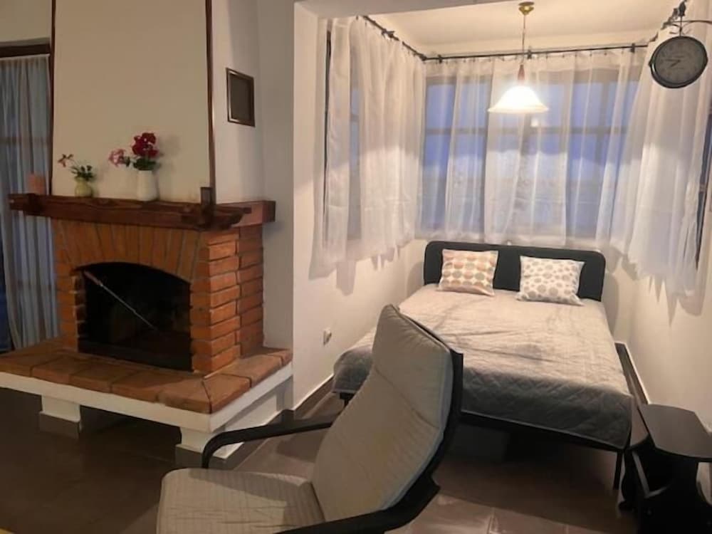 Holiday House in Smederevo With City, Garden, and River Views