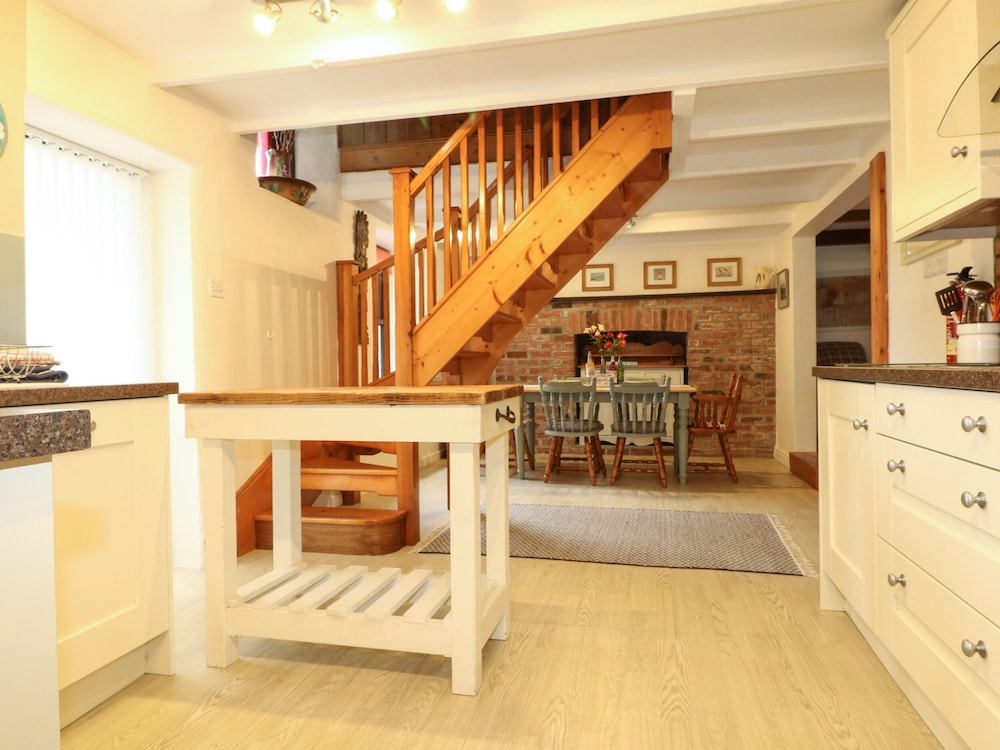 Chenalls Cottage view 4