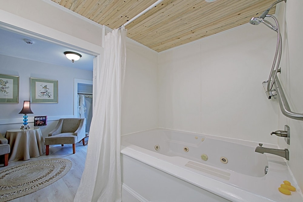 Chesnut Cottage Inn