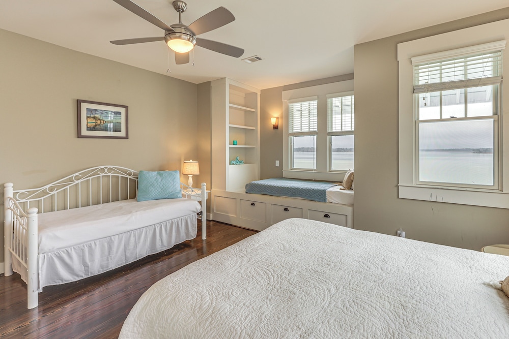 Boat Dock & Stunning Views: Lake Martin Retreat!