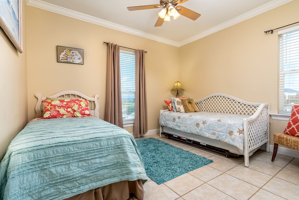 Off The Hook - Very Private Lot With Amazing Gulf Views Perfect For Your Family Beach Vacation 4 Bedroom Home by RedAwning view 4