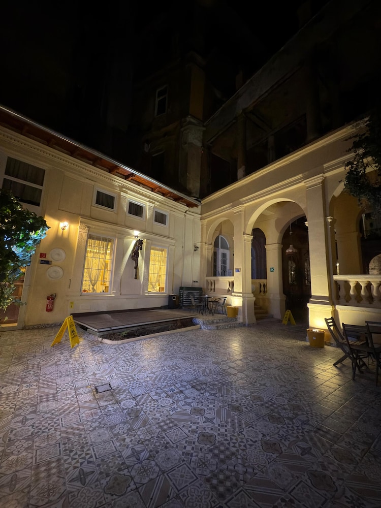 Oasis Inn Budapest