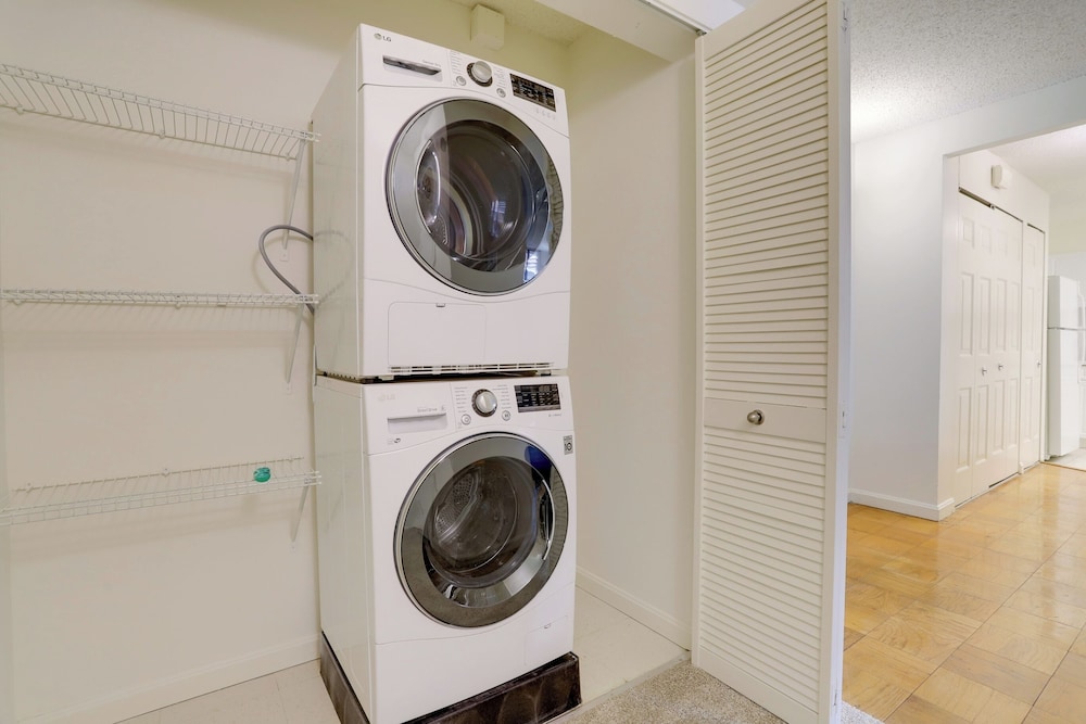 Modern 2BR Apt in Crystal City near D.C.