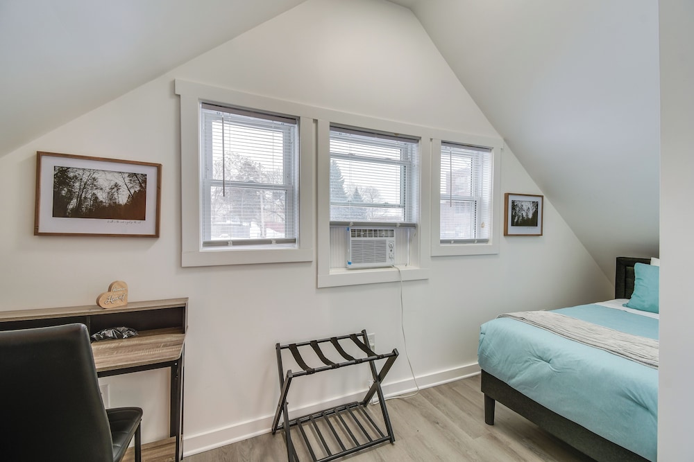 2 Mi to Dtwn Syracuse: Cozy Updated Apt!