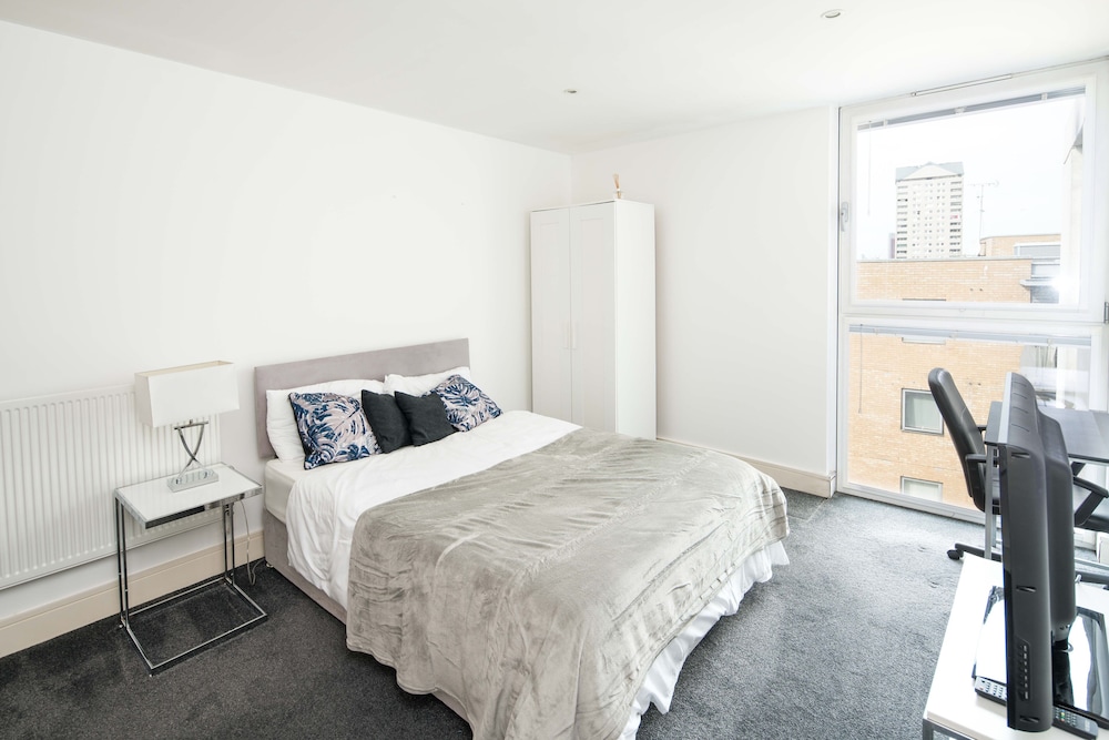 Immaculate 1-bed 1-bath Apartment in London Area