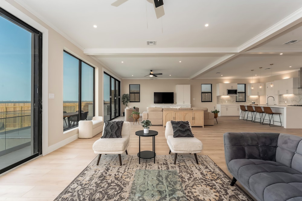 Spacious Bay