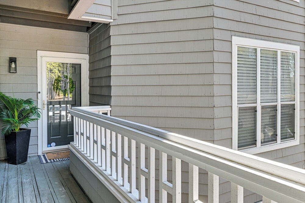 Waterfront Lake Norman Retreat w/ Pool Access!