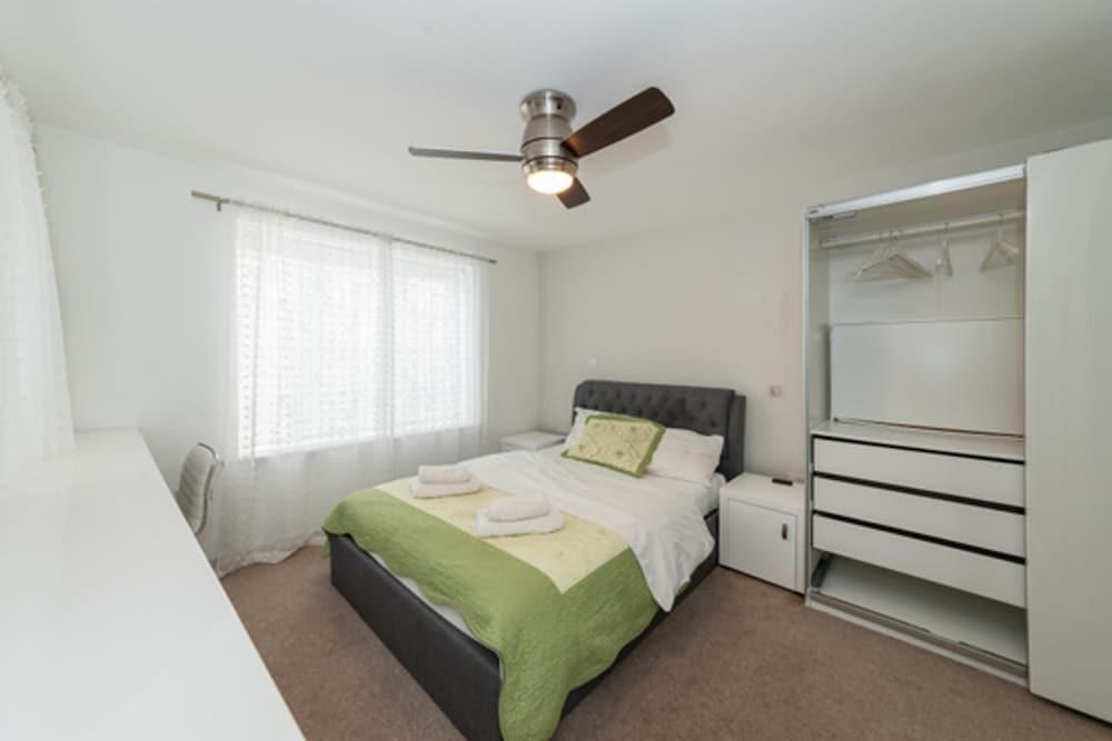 2-bed House in Reading-near Town-sleeps 4