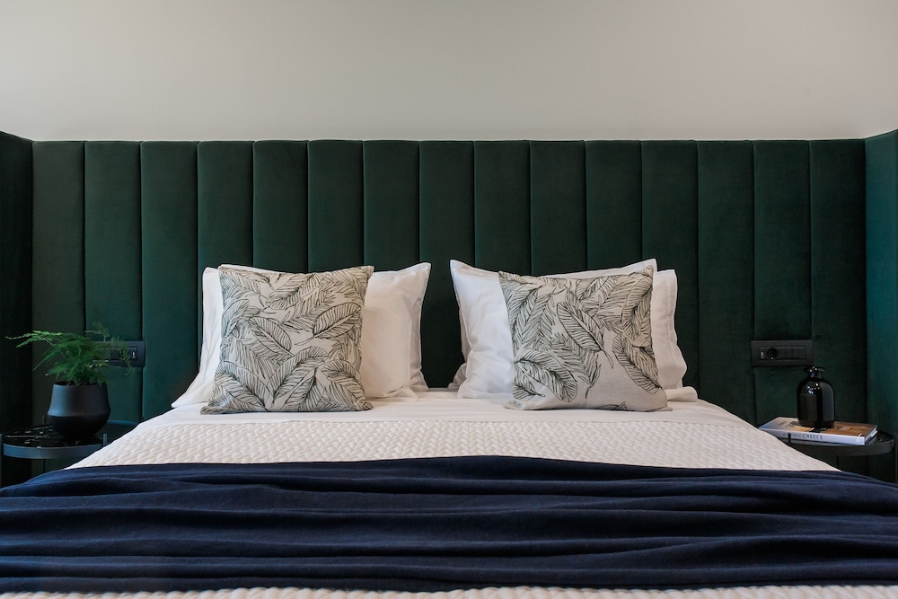 Side by Side Suites in Athens Riviera by The Olon