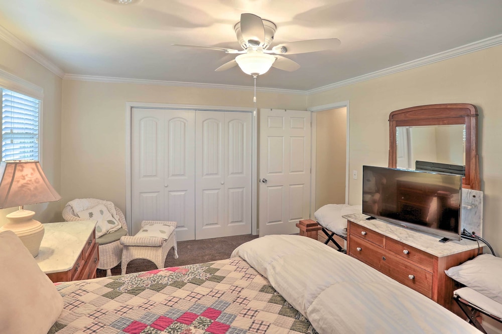 Charming Ohio River Home With Water Views & Porch! view 4
