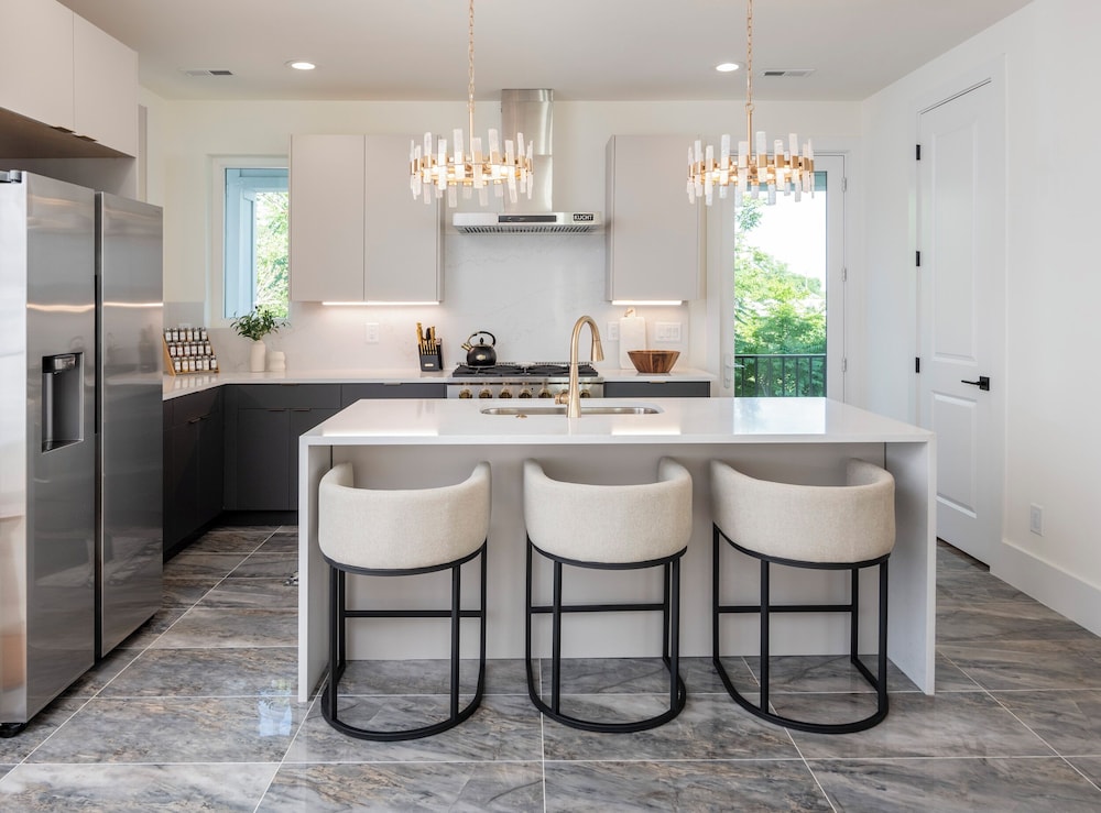 New Luxe Townhome - Rooftop Pool