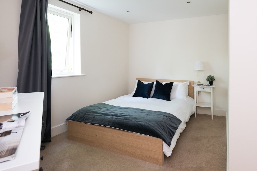 Spacious 2 Bed - Battersea High Street