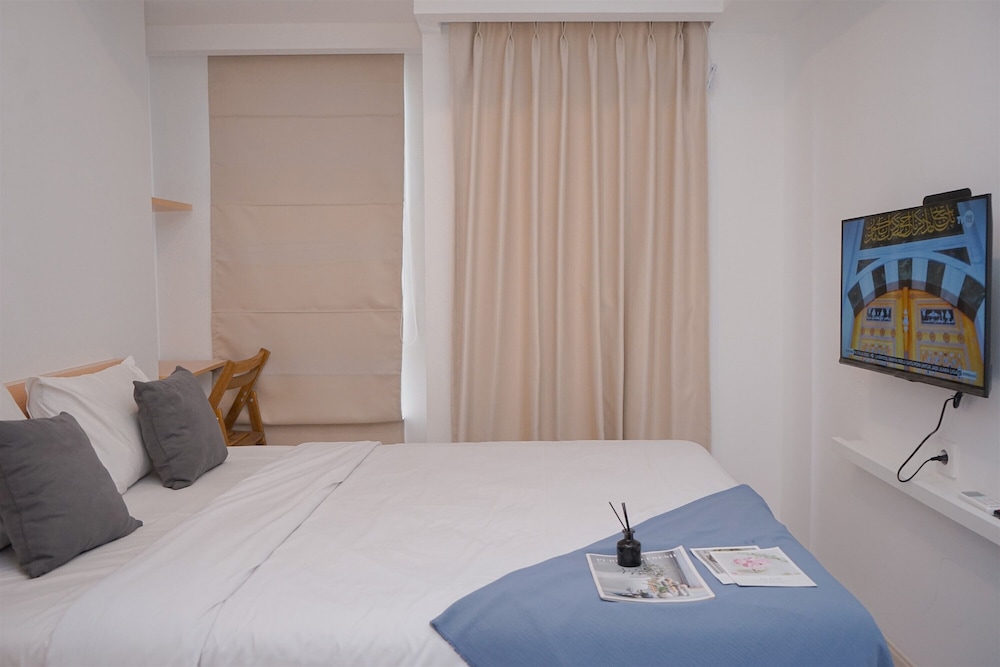 Homey and Good Studio Room at Tokyo Riverside PIK 2 Apartment