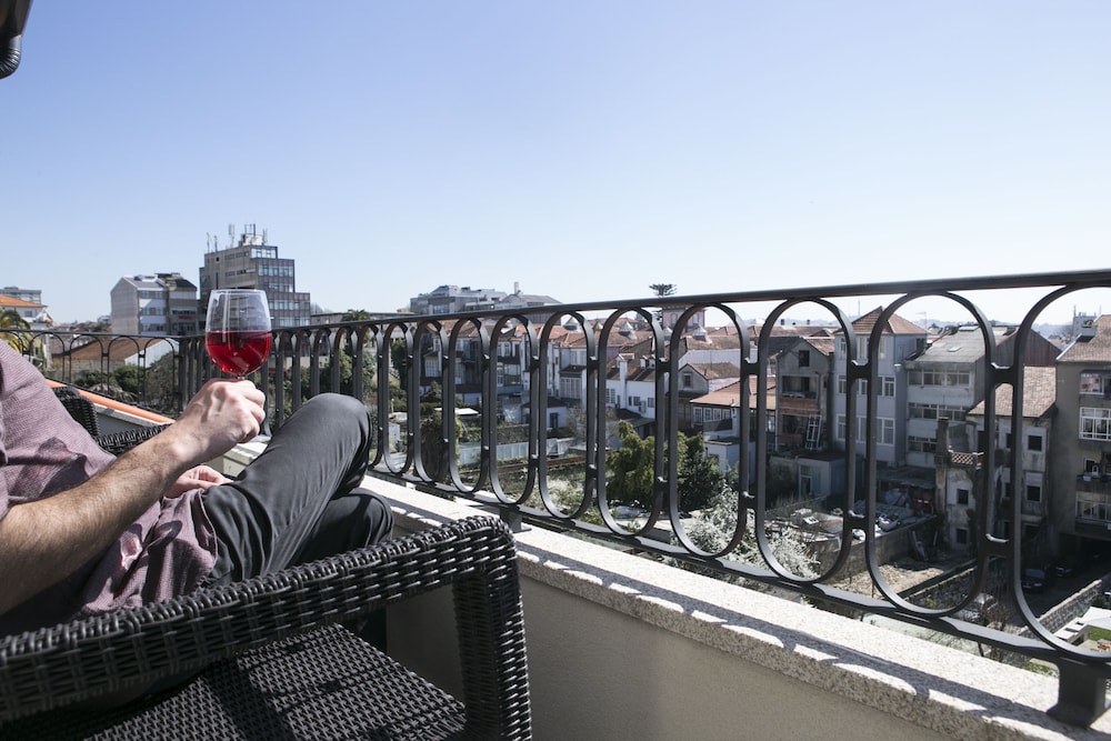 Charming Mezzanine Rooftop View view 3