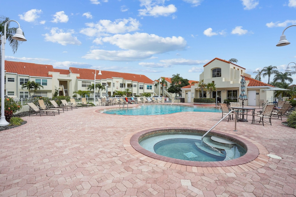 Mirada Manor