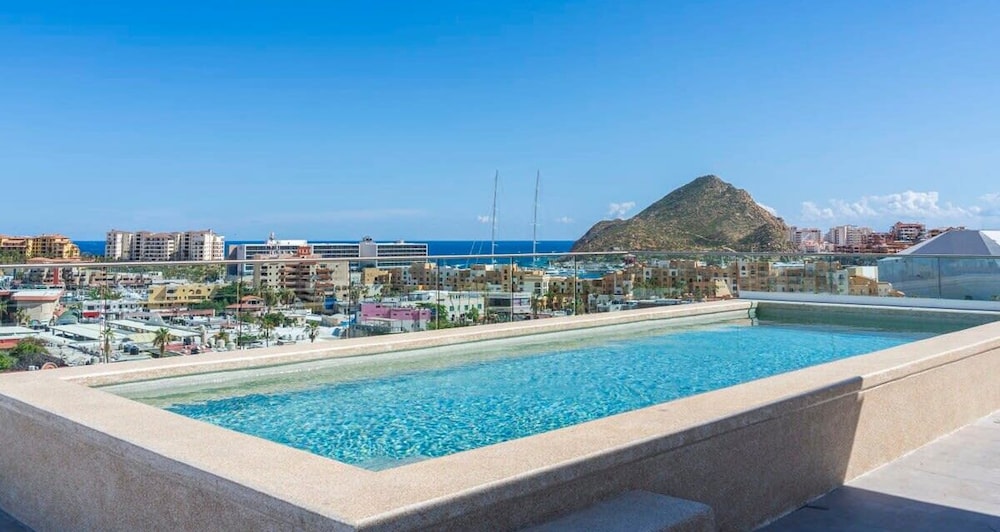 New 1BR Condo Near Marina and Downtown - Pool