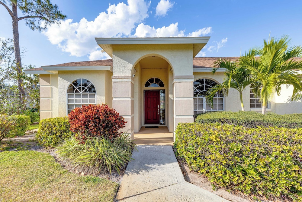 Private Pool, Pond Views, & Bonus Lounge in Gated Naples Community Drive to Dining & Sand