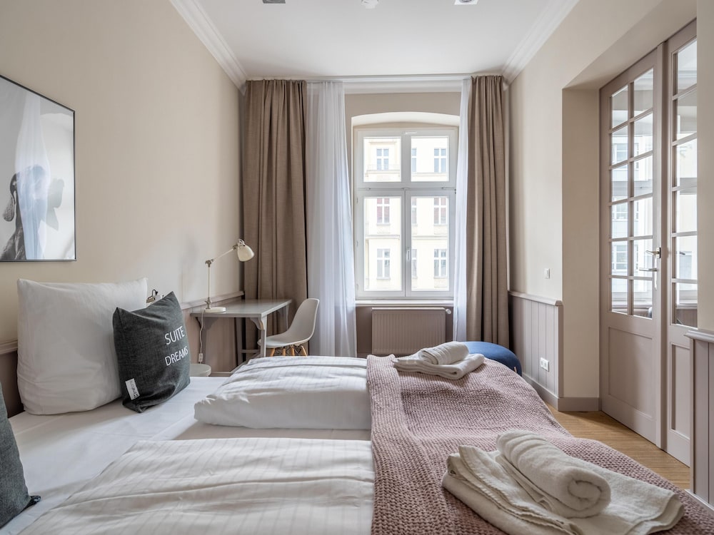 Schoenhouse Avenue by Limehome