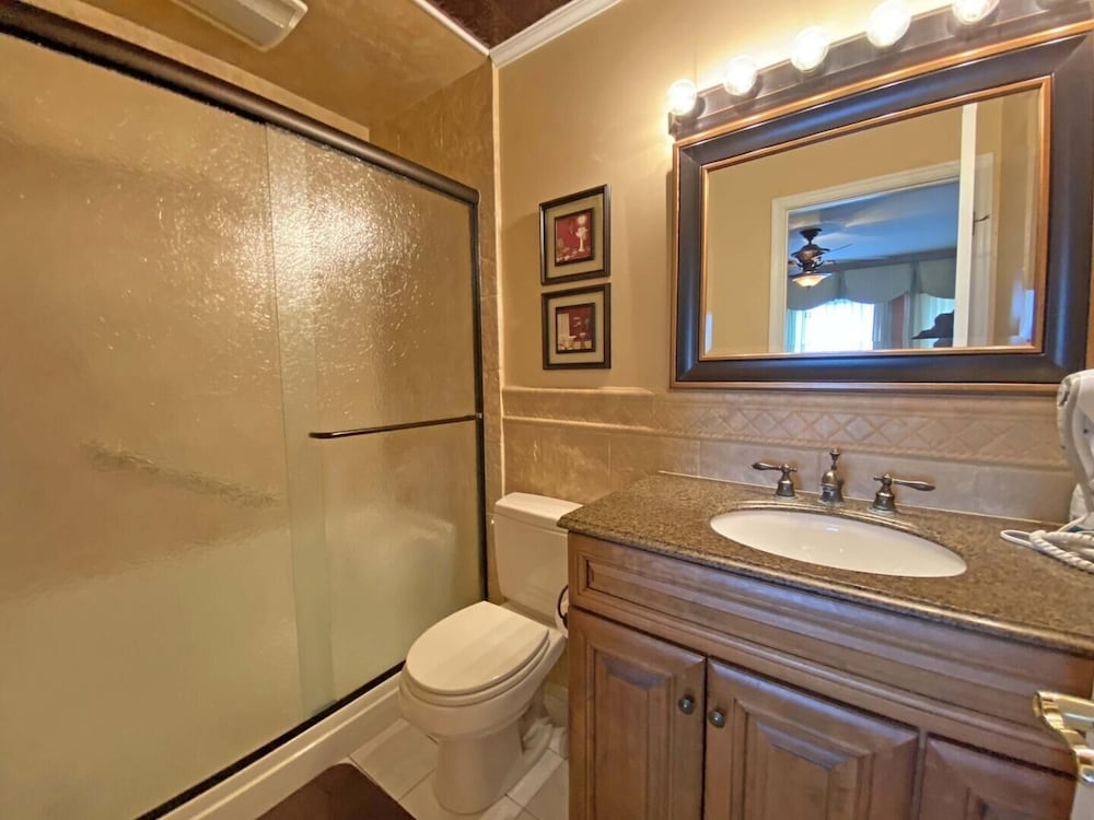 Harbour Island 46G 2 Br townhouse by RedAwning
