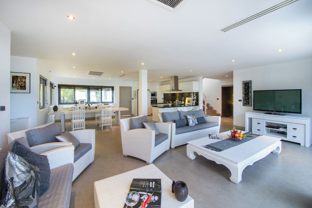 Beachfront Pool Villa Seaview V231