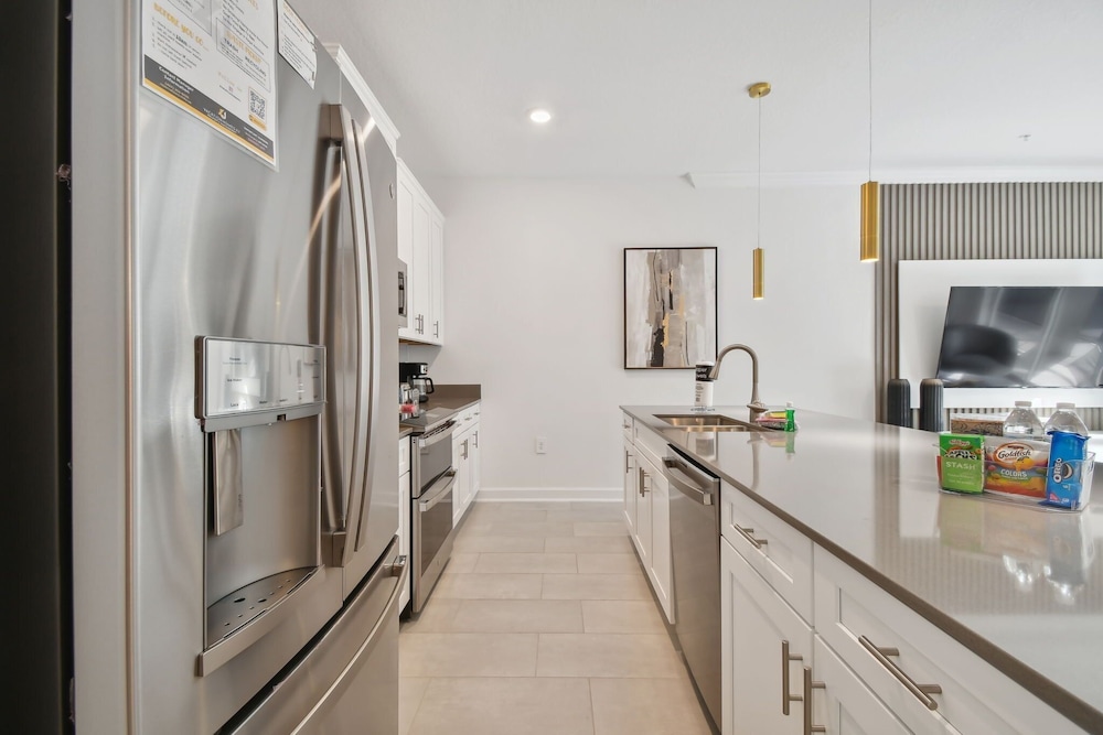 Storey Lake - Private Pool- King Bed - 4BD/3BA