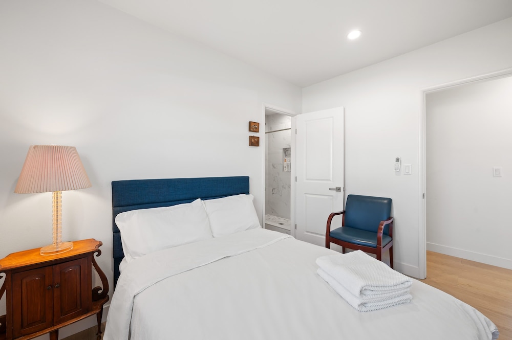 Cozy Stylish Home Spacious Fully Equipped Stay