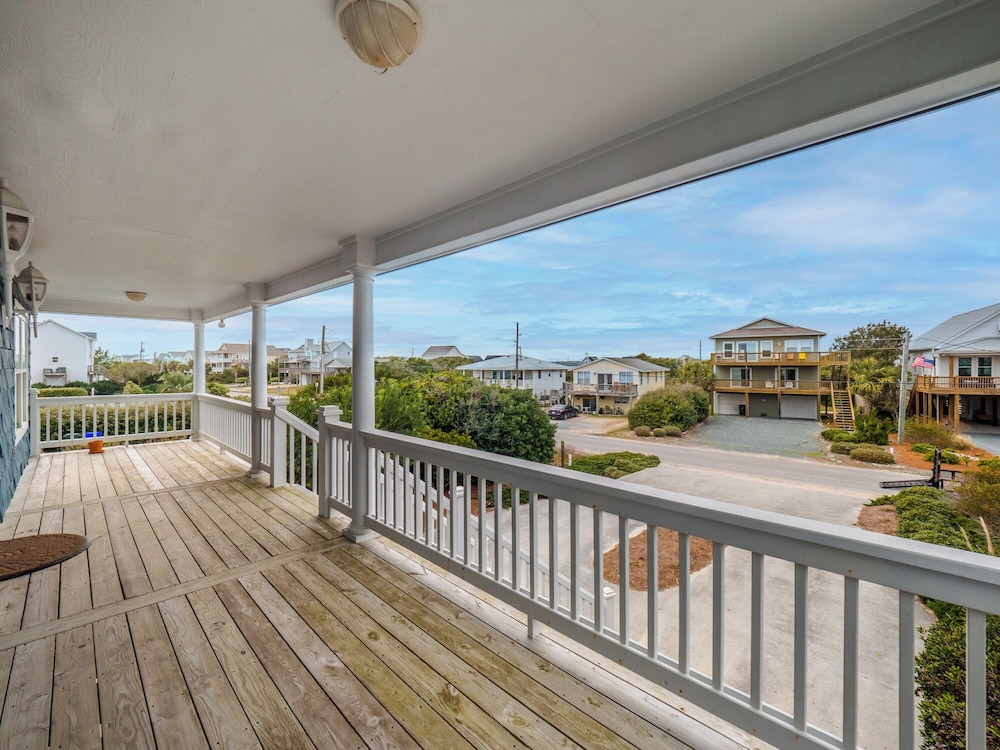 Ocean Splendor by Topsail Realty