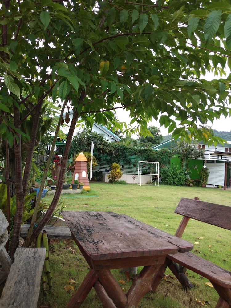 Thong Hug House Resort