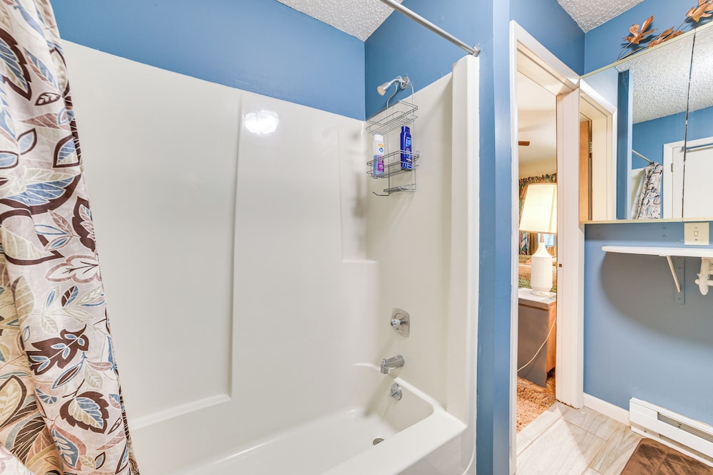 Indoor Pool Access: Cabin in Lakes of the North!