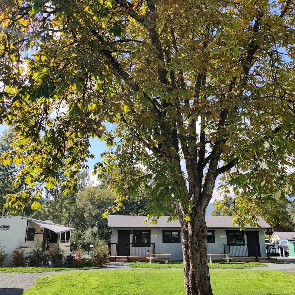 Pathfinder Camp Resorts  Agassiz view 3