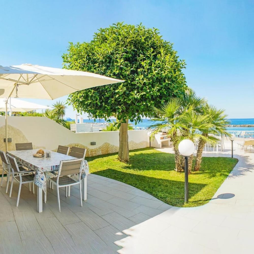 Luxury Villa on the Beach in Diamante, Sea View - Villa Ventre