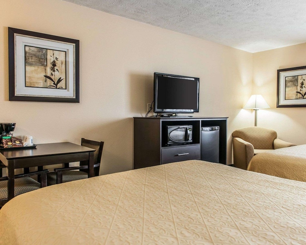 Mattoon Vacations - Quality Inn  Suites - Property Image 29